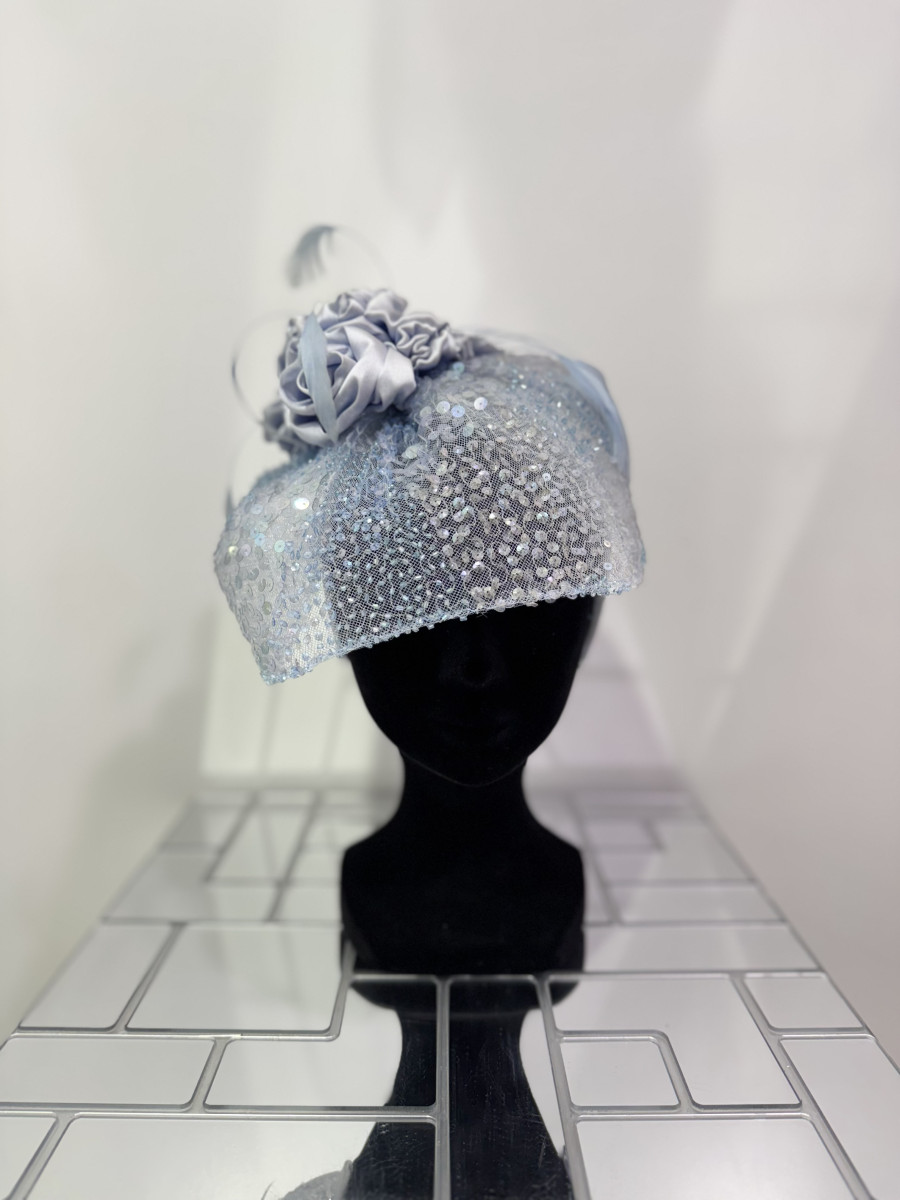 bibi-bleu-ciel-avec-dentelle-a-sequins