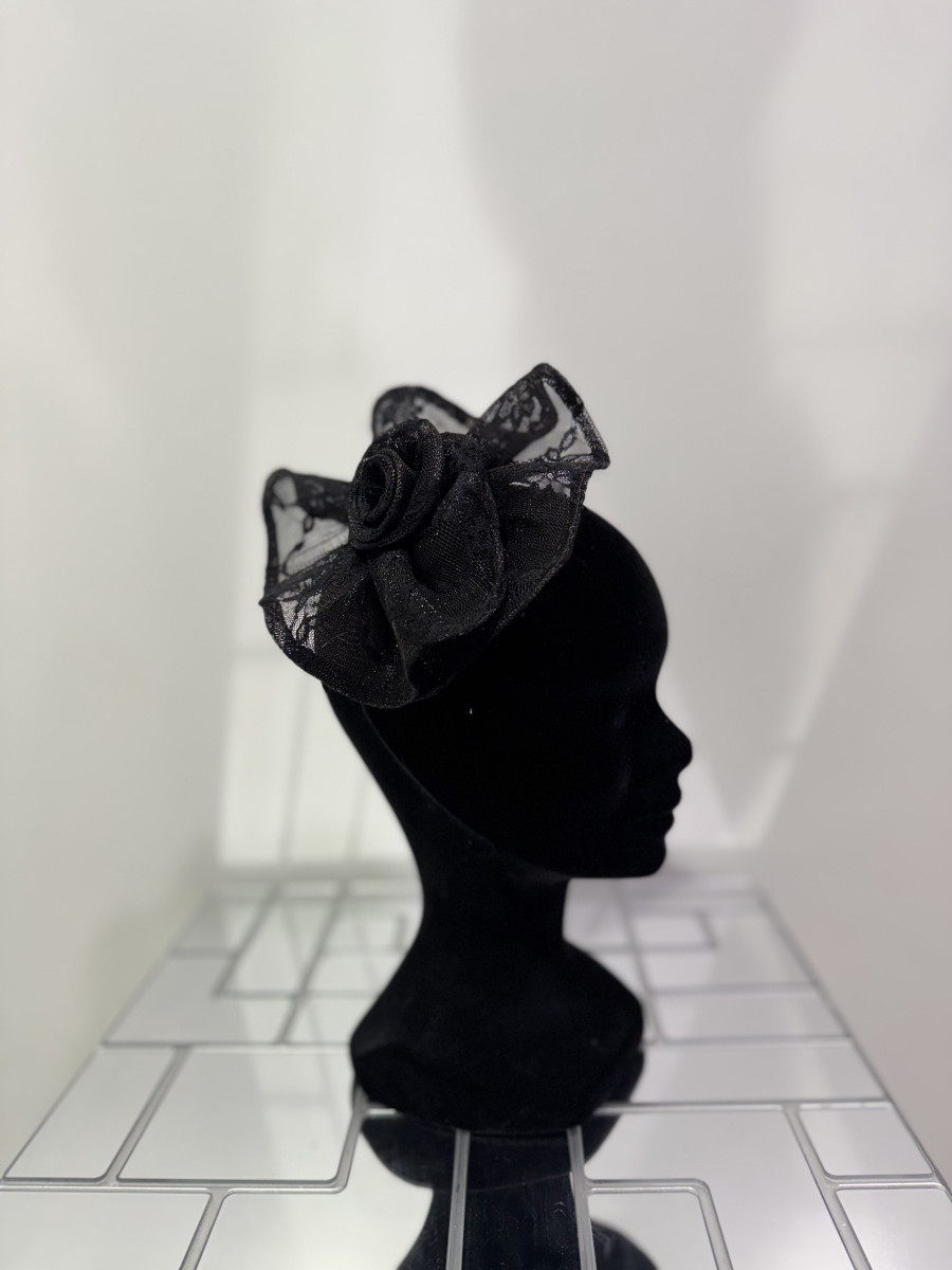 bibi-dentelle-noire-forme-de-rose1