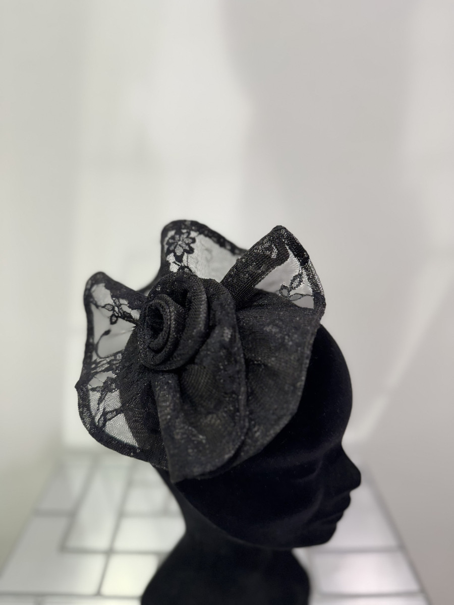 bibi-dentelle-noire-forme-de-rose2