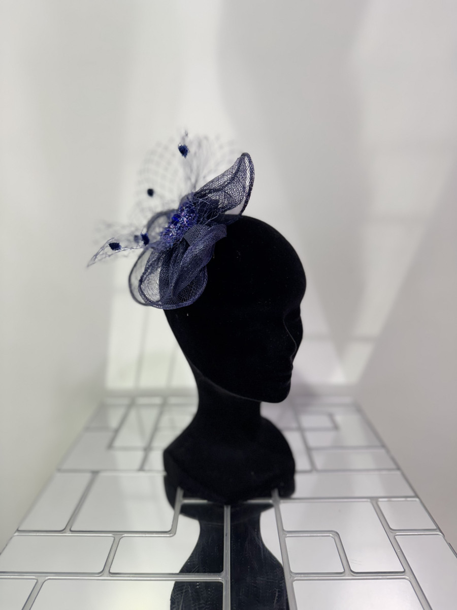 bibi-en-sisal-bleu-marine-avec-voilette