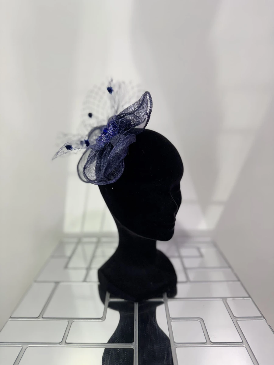 bibi-en-sisal-bleu-marine-avec-voilette
