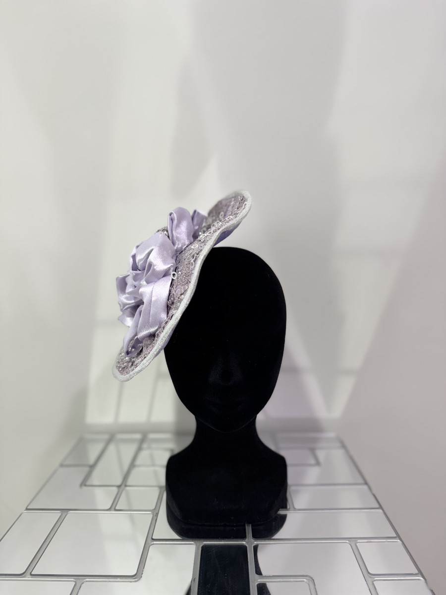 bibi-lilas-recouvert-d-039-une-dentelle-a-sequins-argent