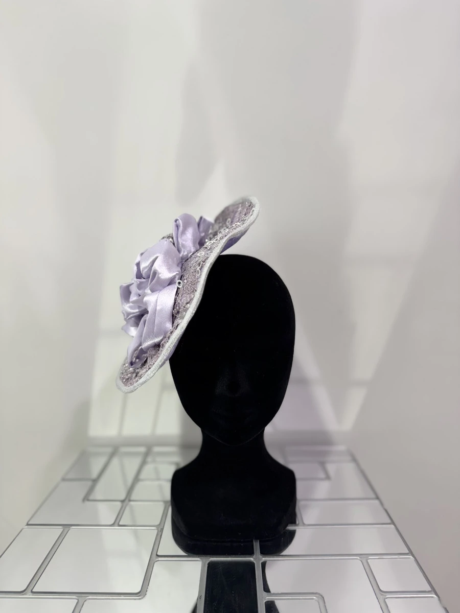bibi-lilas-recouvert-d-039-une-dentelle-a-sequins-argent
