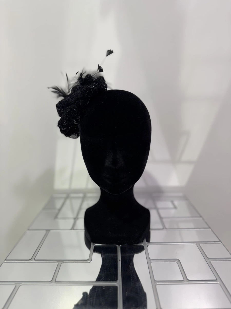 bibi-noir-avec-plumes
