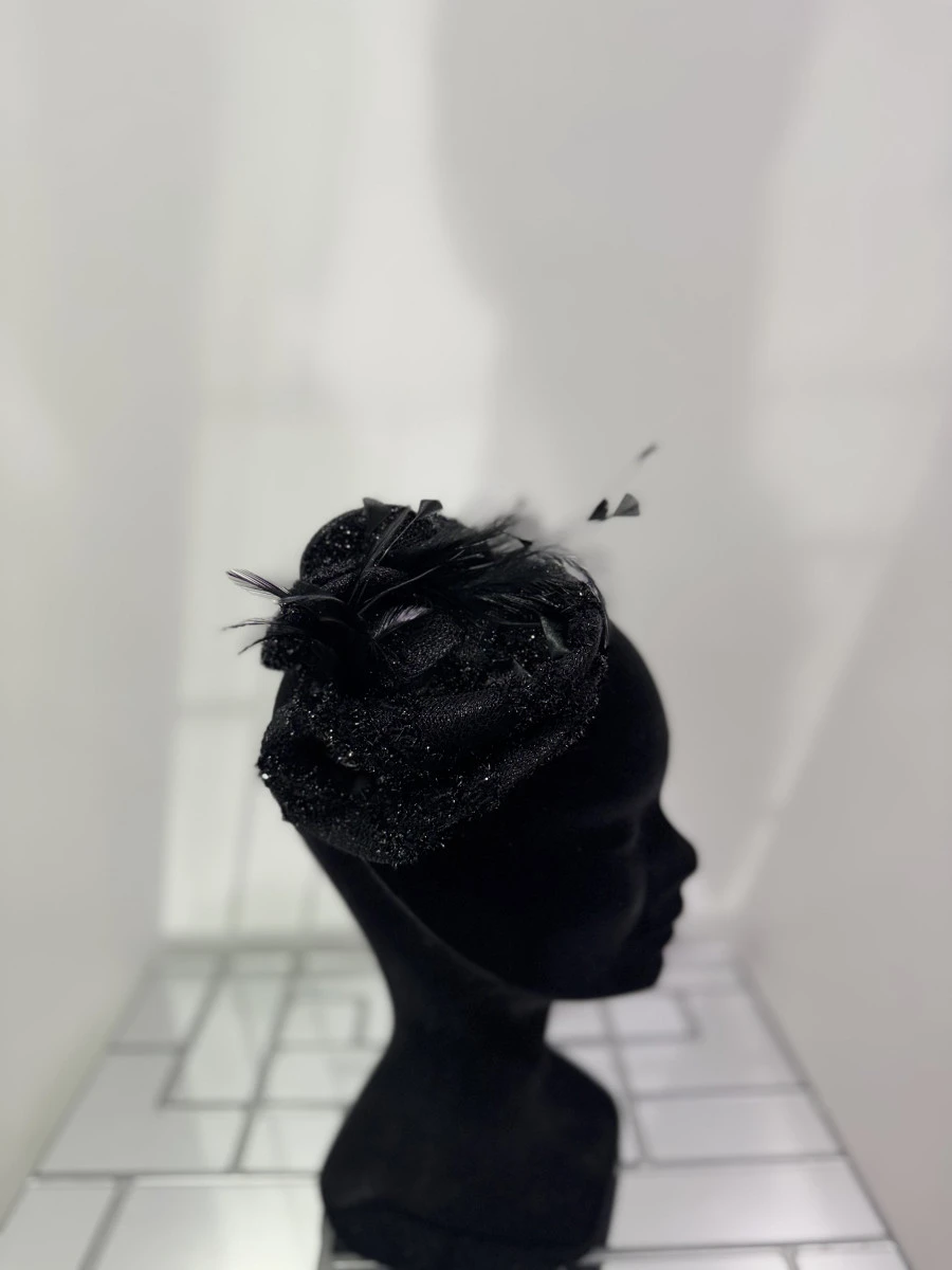 bibi-noir-avec-plumes2