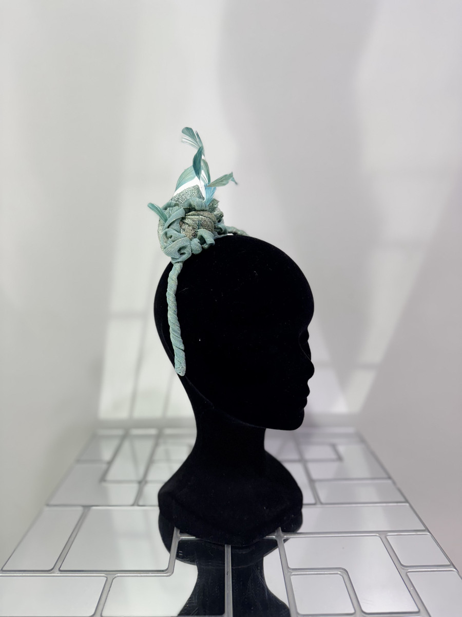 bibi-turquoise-sur-serre-tete-avec-plumes1